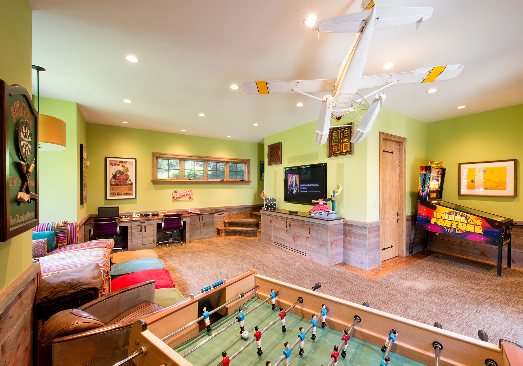 game room, tv, speakers, in-wall speakers